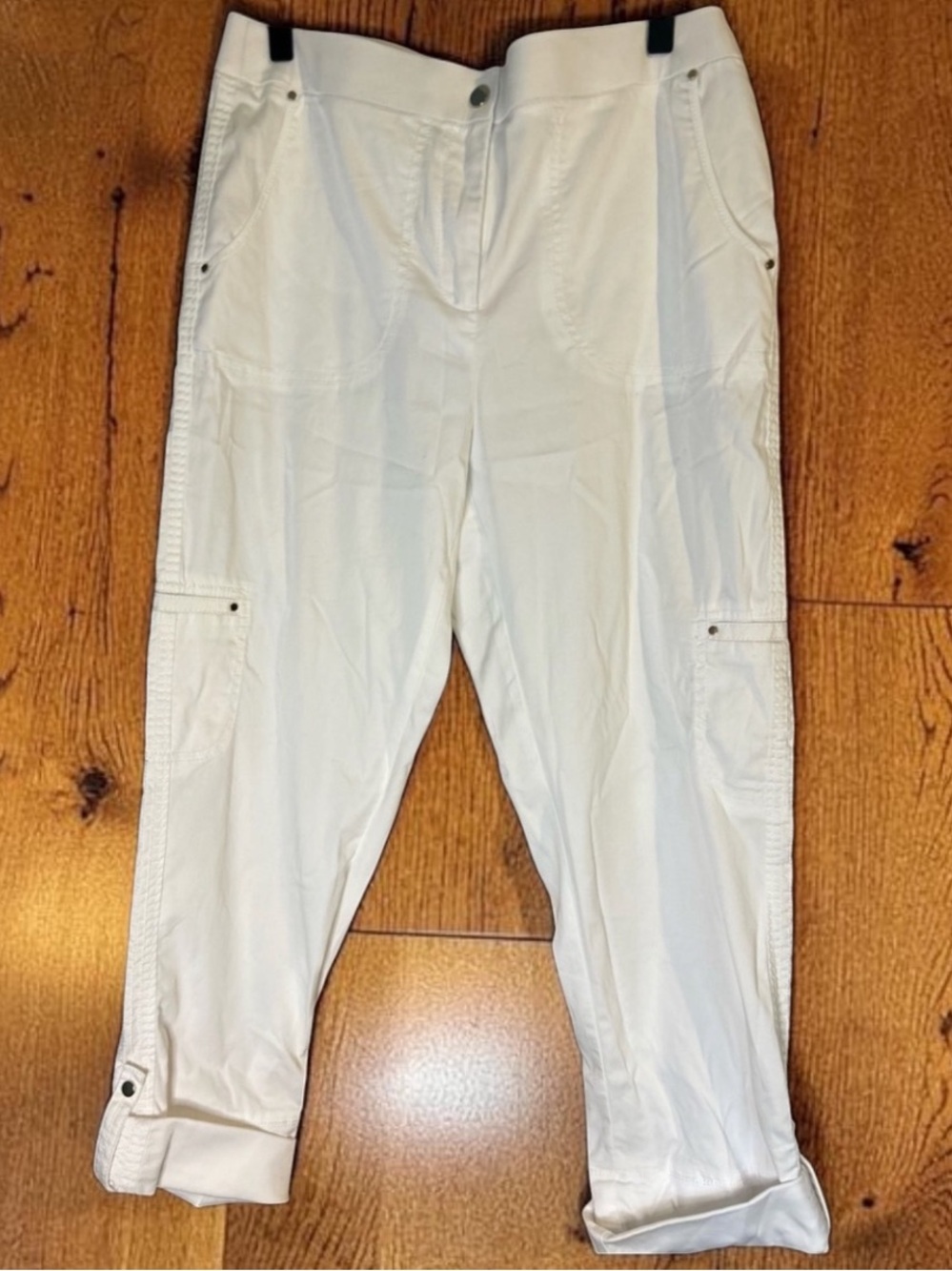 Chico’s White Cargo Crop Pants Size 0.5 Stretch Adjustable Hem